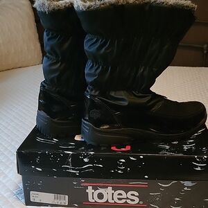 Totes, Black Women Fur Line Boots.